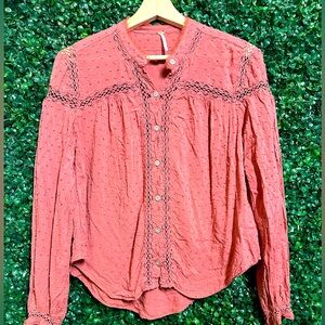Free People Women’s Size XS long sleeve blouse - lots of details!